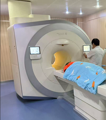 MRI-room scene in the supplied Shanghai materials